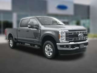 Ford Super Duty F-250 SRW XLT 4WD Crew Cab 6.75' Box