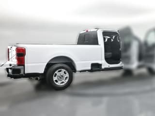Ford Super Duty F-250 SRW XLT 2WD Crew Cab 8' Box
