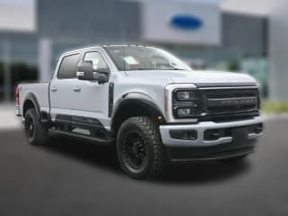 Ford Super Duty F-250 SRW LARIAT 4WD Crew Cab 6.75' Box