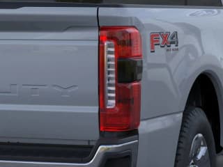 Ford Super Duty F-250 SRW LARIAT 4WD Crew Cab 6.75' Box