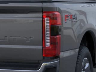 Ford Super Duty F-250 SRW LARIAT 4WD Crew Cab 6.75' Box
