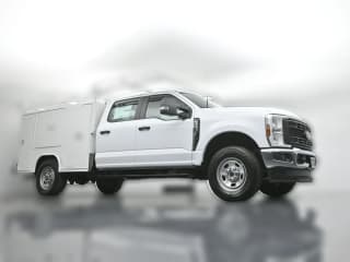Ford Super Duty F-350 SRW XL 4WD Crew Cab 8' Box