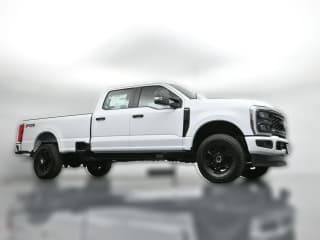 Ford Super Duty F-350 SRW XL 4WD Crew Cab 8' Box