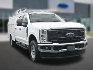 Ford Super Duty F-350 SRW XL 4WD Crew Cab 8' Box