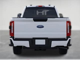 Ford Super Duty F-350 SRW XL 4WD Crew Cab 8' Box