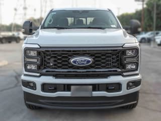 Ford Super Duty F-350 SRW XL 4WD Crew Cab 6.75' Box