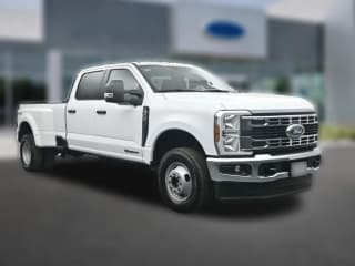 Ford Super Duty F-350 DRW XLT 4WD Crew Cab 8' Box