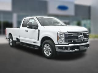 Ford Super Duty F-350 SRW XLT 2WD SuperCab 8' Box