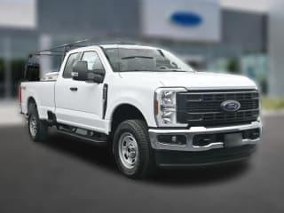 Ford Super Duty F-350 SRW XL 4WD SuperCab 8' Box