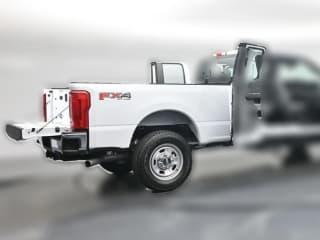Ford Super Duty F-350 SRW XL 4WD SuperCab 8' Box