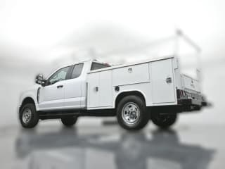 Ford Super Duty F-350 SRW XL 4WD SuperCab 8' Box