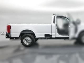 Ford Super Duty F-350 SRW XL 2WD Reg Cab 8' Box