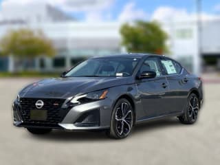 Nissan Altima SR FWD