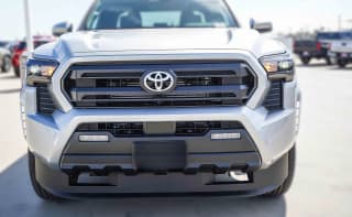 Toyota Tacoma 2WD SR5 Double Cab 5' Bed AT (GS)