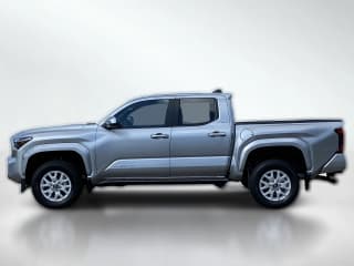 Toyota Tacoma 2WD SR5 Double Cab 5' Bed AT (Natl)