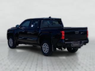 Toyota Tacoma 4WD SR5 Double Cab 5' Bed AT (Natl)