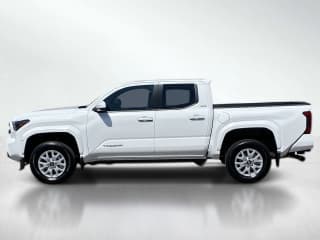 Toyota Tacoma 4WD SR5 Double Cab 5' Bed AT (Natl)