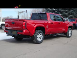 Toyota Tacoma 4WD SR5 Double Cab 5' Bed AT (Natl)