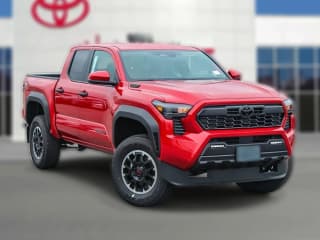 Toyota Tacoma 4WD TRD Off Road Hybrid Double Cab 5' Bed AT (Natl)