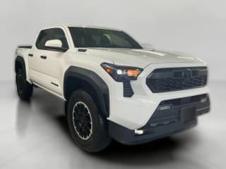 Toyota Tacoma 4WD TRD Off Road Hybrid Double Cab 5' Bed AT (Natl)