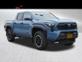Toyota Tacoma 4WD TRD Off Road Hybrid Double Cab 5' Bed AT (Natl)