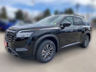 Nissan Pathfinder SV 4WD