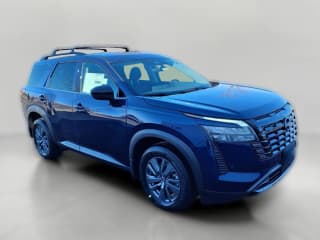 Nissan Pathfinder SV 4WD