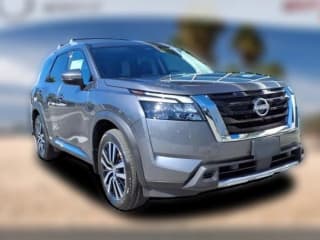Nissan Pathfinder Platinum 2WD