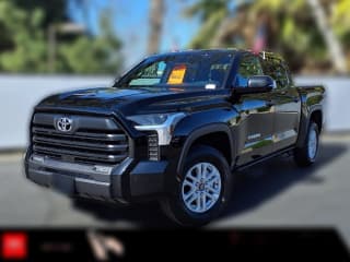 Toyota Tundra 4WD SR5 CrewMax 5.5' Bed (Natl)