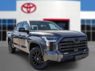 Toyota Tundra 4WD SR5 CrewMax 5.5' Bed (Natl)