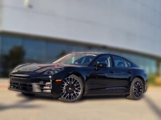 Porsche Panamera Base RWD