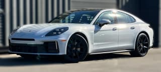 Porsche Panamera Base RWD