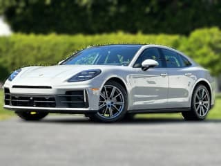 Porsche Panamera Base RWD