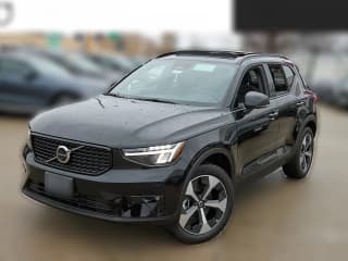 Volvo XC40 Plus B4 FWD Volvo XC40 Plus B4 FWD