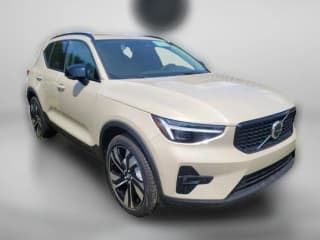 Volvo XC40 Plus Dark Theme B5 AWD