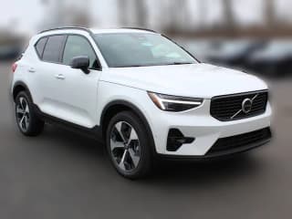 Volvo XC40 Plus B5 AWD Volvo XC40 Plus B5 AWD