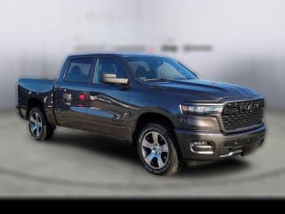 Ram 1500 Express 4x2 Crew Cab 5'7" Box Ram 1500 Express 4x2 Crew Cab 5'7" Box