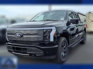 Ford F-150 Lightning LARIAT 4WD SuperCrew 5.5' Box Ford F-150 Lightning LARIAT 4WD SuperCrew 5.5' Box