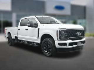 Ford Super Duty F-350 SRW XL 4WD Crew Cab 8' Box Ford Super Duty F-350 SRW XL 4WD Crew Cab 8' Box