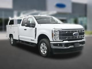 Ford Super Duty F-350 SRW XLT 4WD SuperCab 8' Box Ford Super Duty F-350 SRW XLT 4WD SuperCab 8' Box