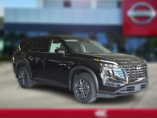 Nissan Pathfinder S 2WD Nissan Pathfinder S 2WD