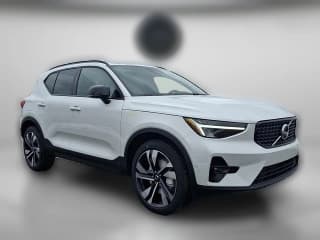Volvo XC40 Plus B5 AWD Volvo XC40 Plus B5 AWD