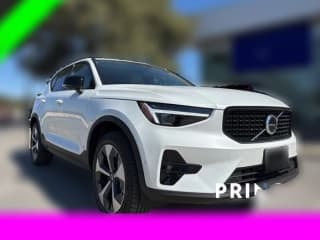 Volvo XC40 Plus B5 AWD Volvo XC40 Plus B5 AWD