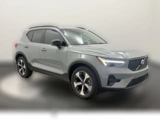 Volvo XC40 Plus B5 AWD Volvo XC40 Plus B5 AWD