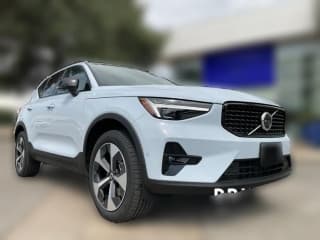 Volvo XC40 Plus B5 AWD Volvo XC40 Plus B5 AWD