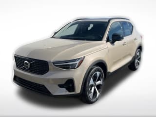 Volvo XC40 Plus B5 AWD Volvo XC40 Plus B5 AWD