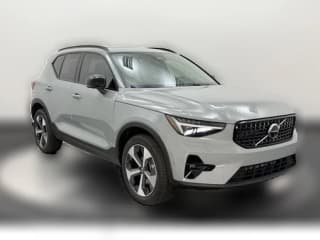 Volvo XC40 Plus B5 AWD Volvo XC40 Plus B5 AWD